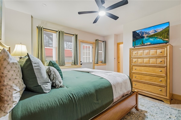 Your private retreat: enjoy a slow morning with coffee and your favorite show from the comfort of this plush bed.