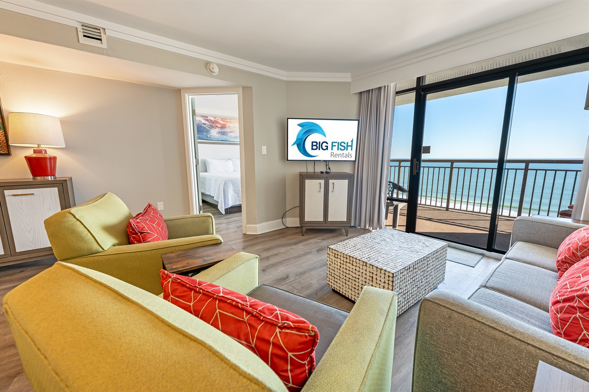 Living Room with Stunning Views🌊☀️