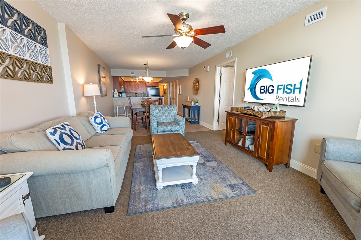 Living Room with Stunning Views🌊☀️