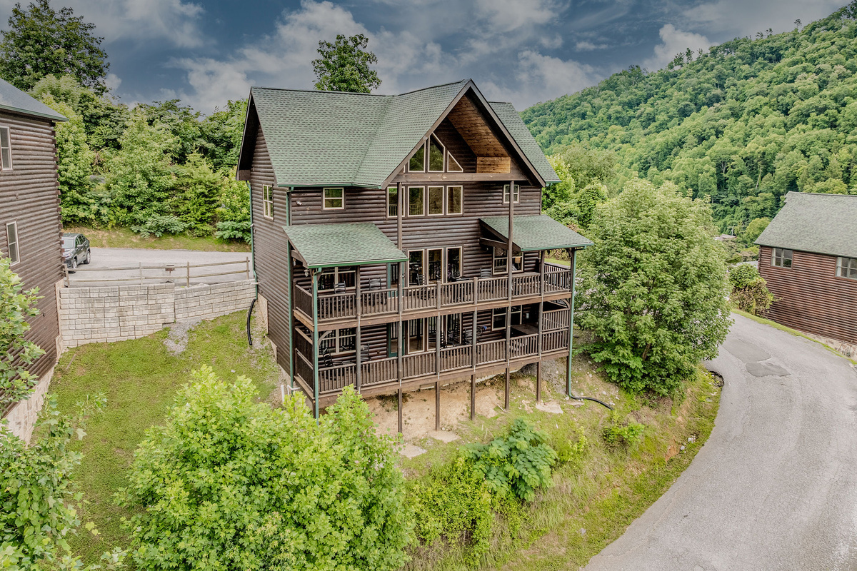 This is the musician’s mountain hideaway — a place to slow down, gather, and enjoy the Smokies after years on the road.