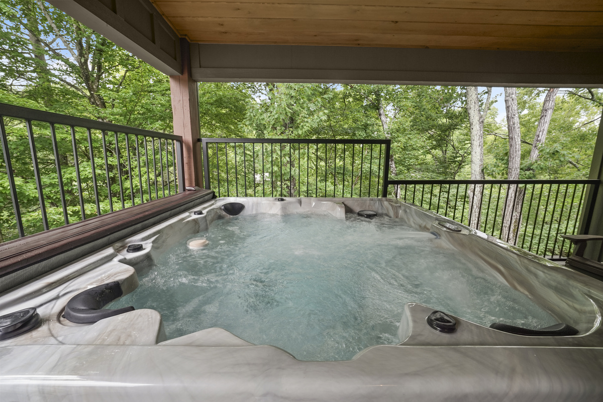 Hot tub - detail
