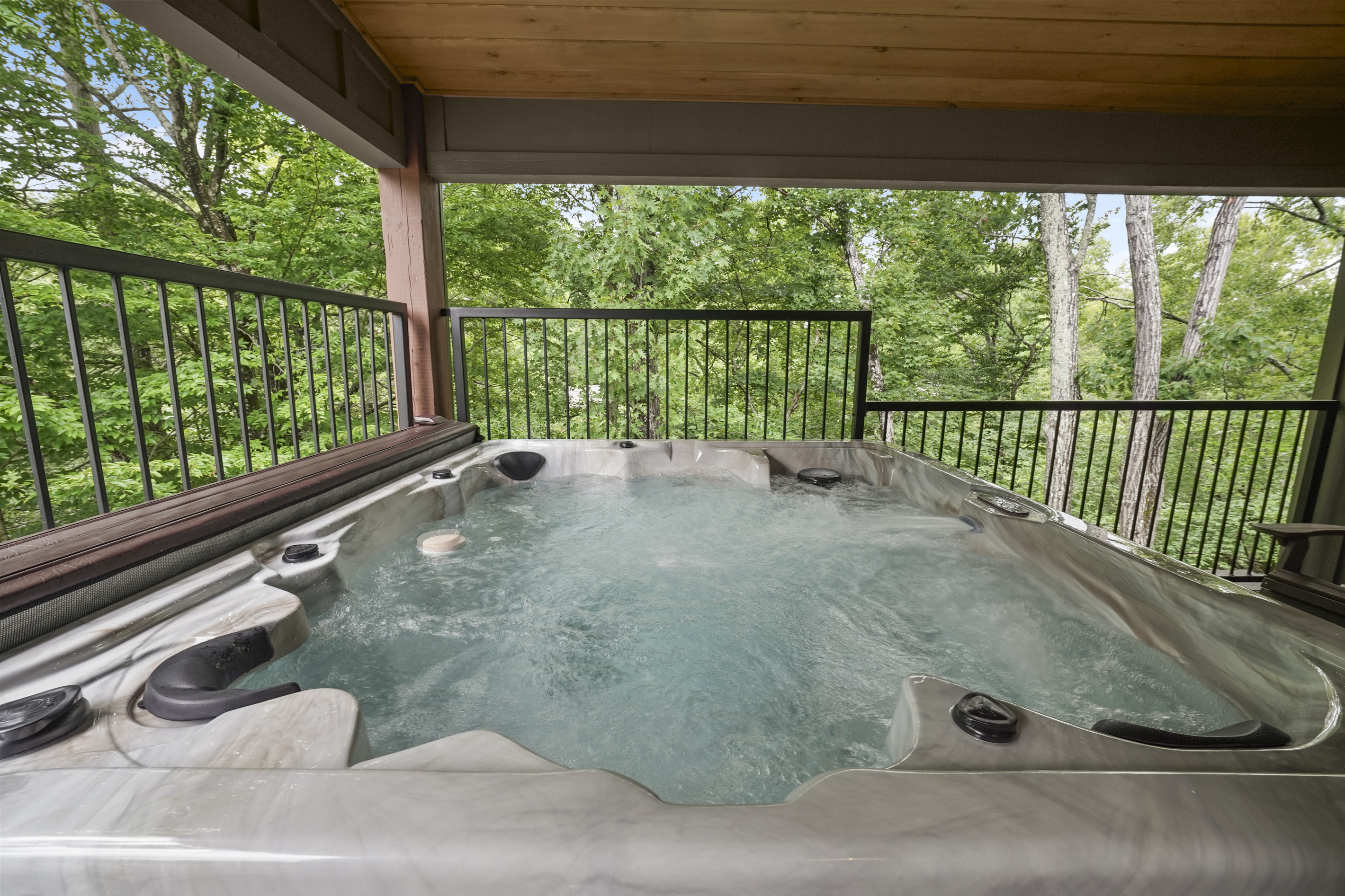 Hot tub - detail