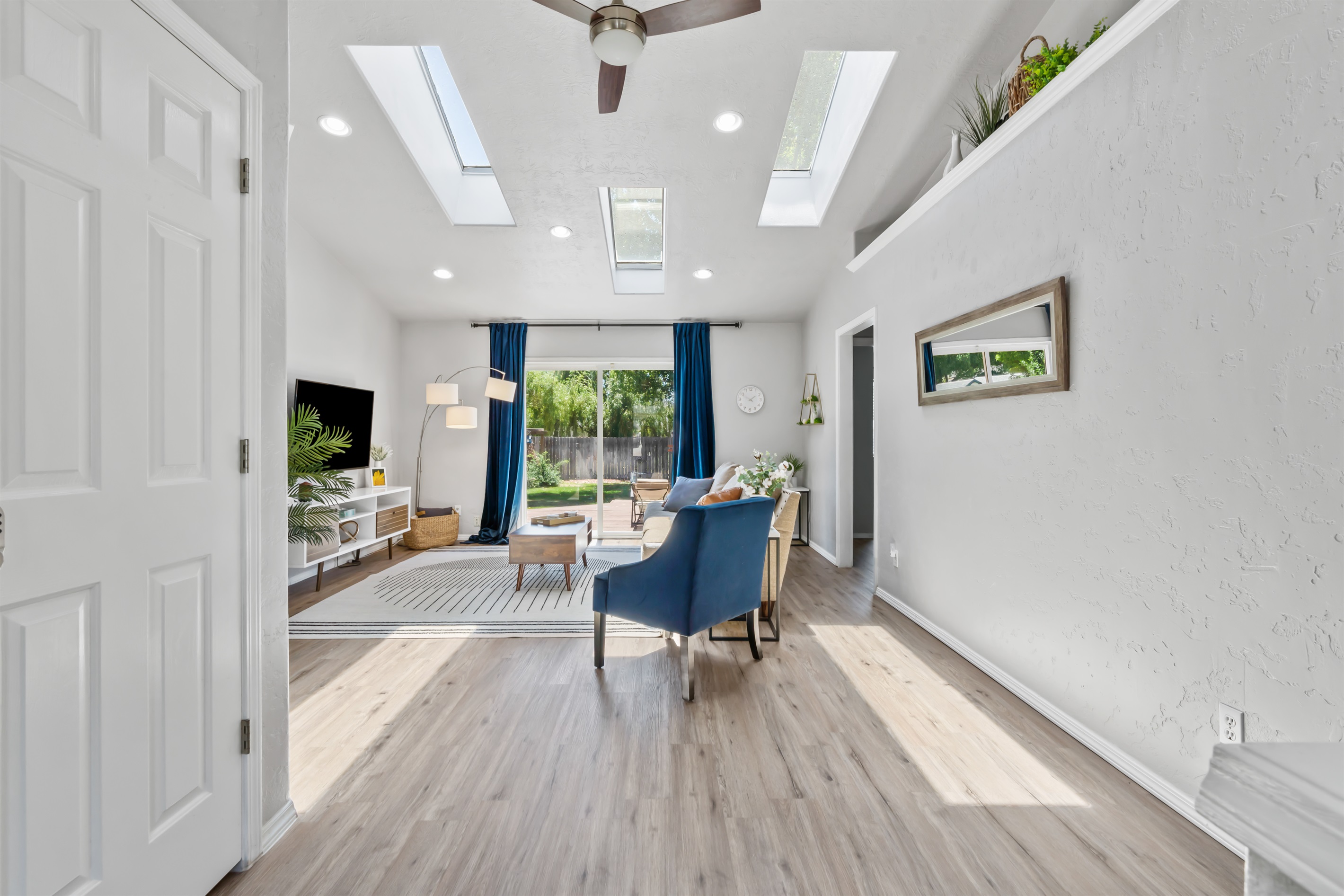 South Nampa, Large yard, BBQ, Skylights, Sleeps 10 4