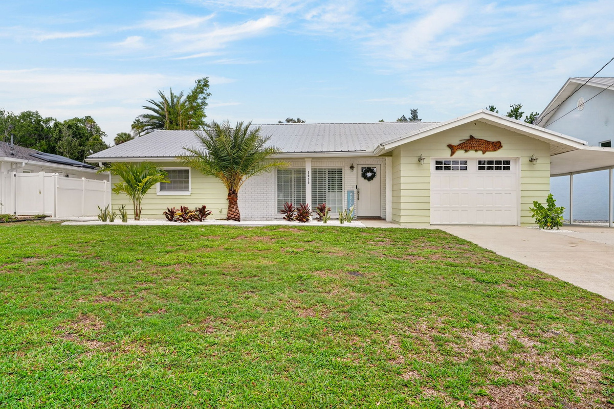 Front yard exterior view