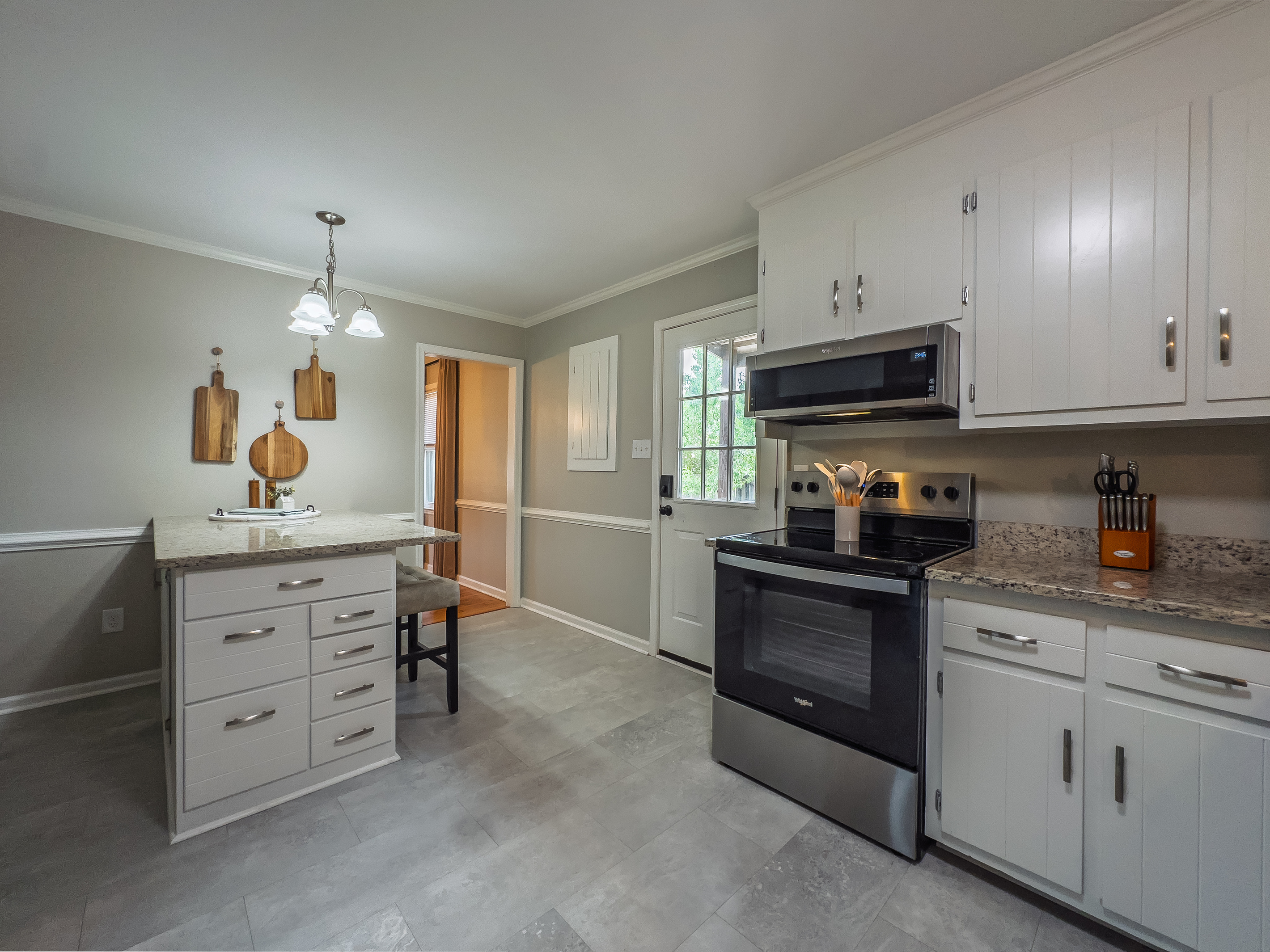 Side door entry to kitchen