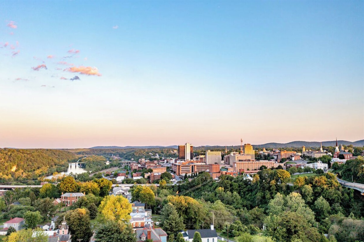 The charming historic city of Lynchburg is only 25 minutes away.