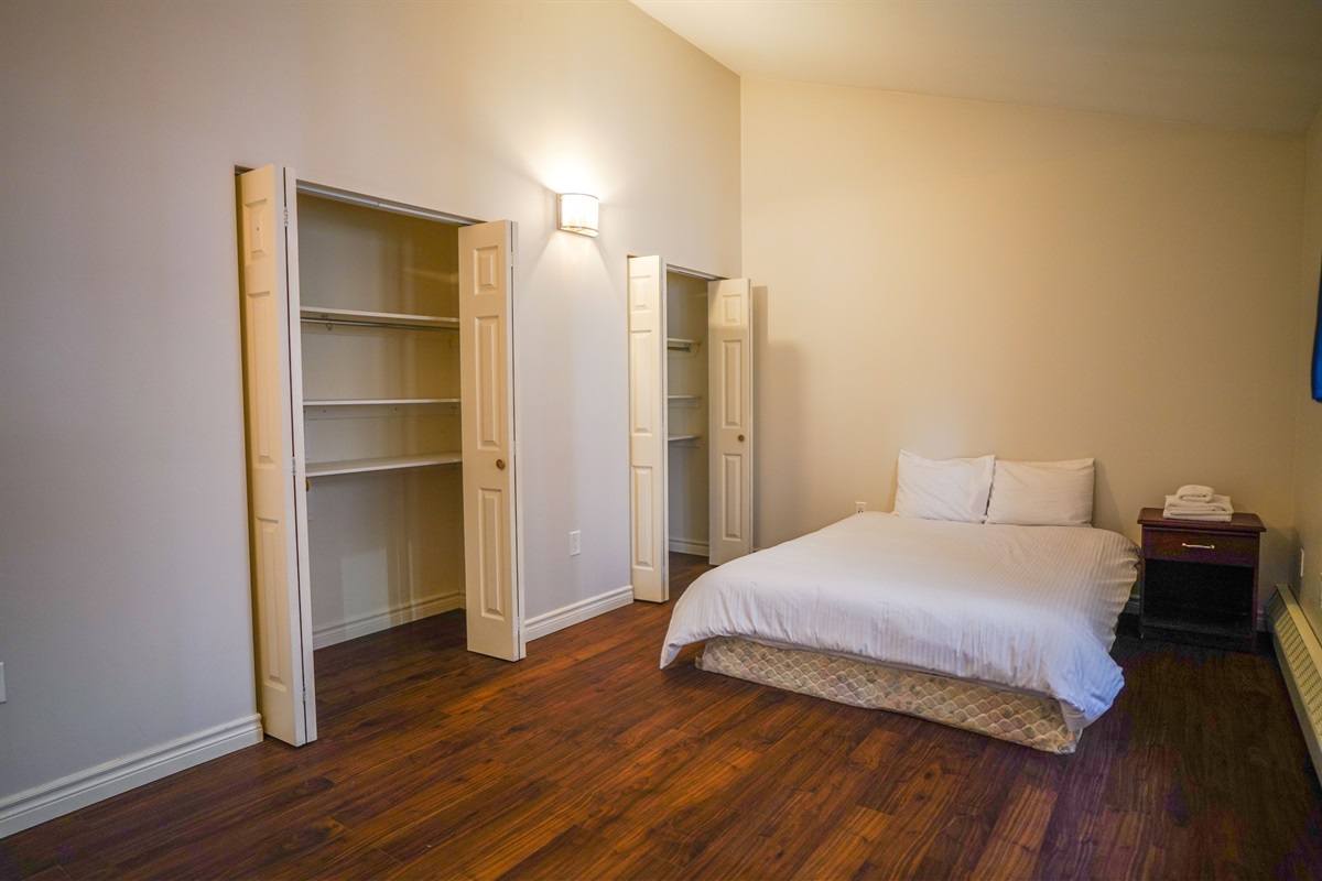 Large Queen Room