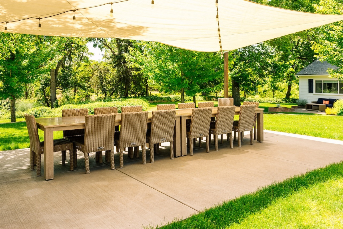 Outdoor dining for 16!