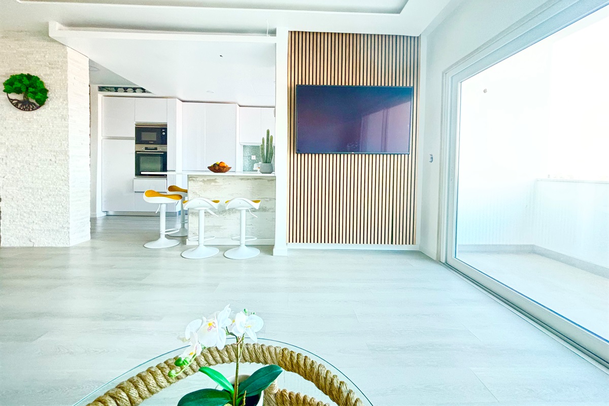 Main living room with Smart TV