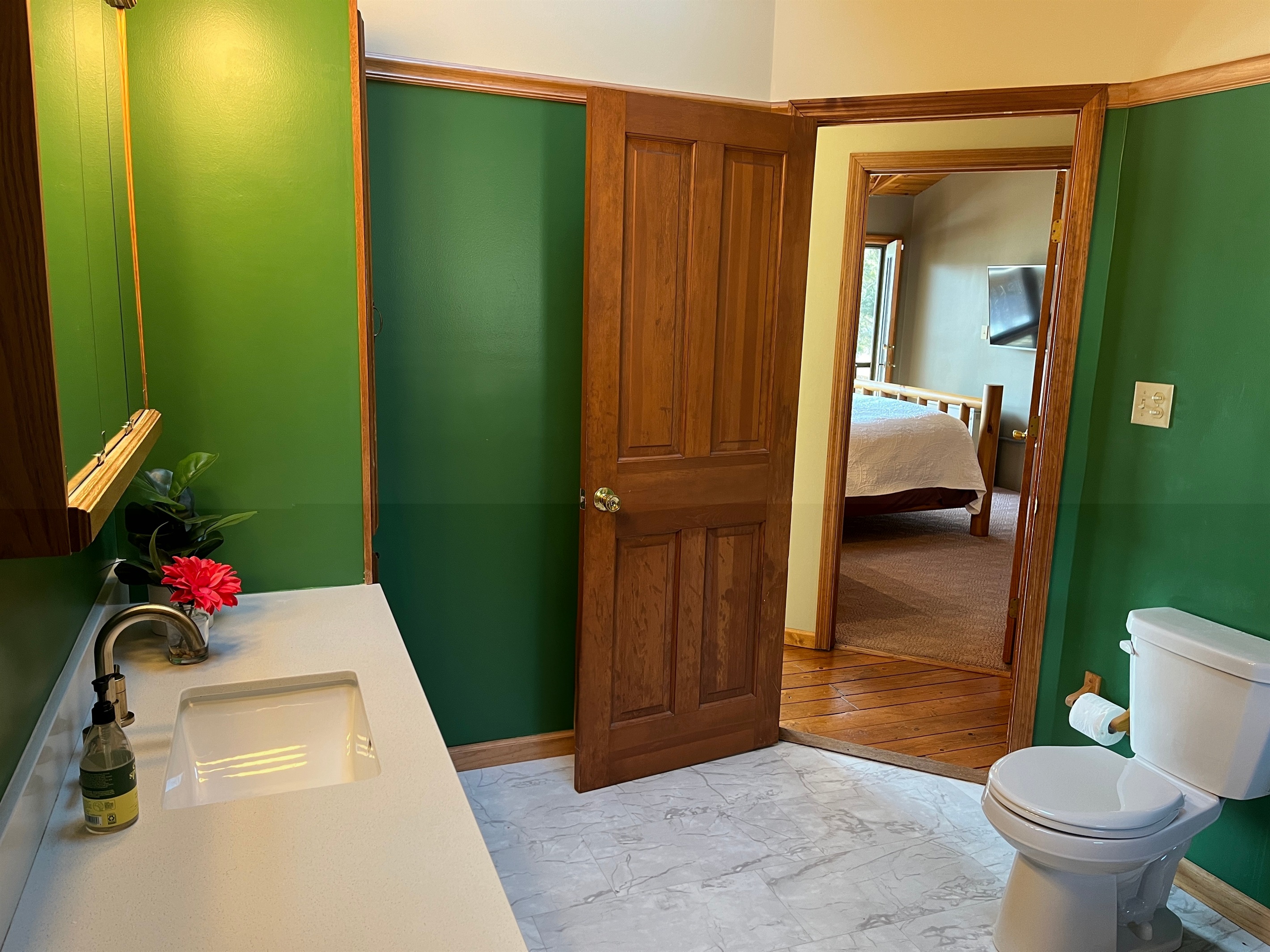 Camp Havon 2nd floor full bathroom located in the hallway  in-between the 3 bedrooms, very convenient for all to use!