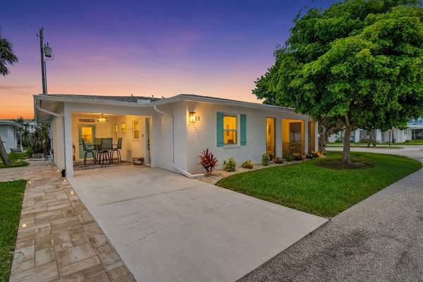 Welcome to Villa 61 on the Key—your peaceful Manasota Key retreat, just a 4-minute walk from Englewood Beach.
