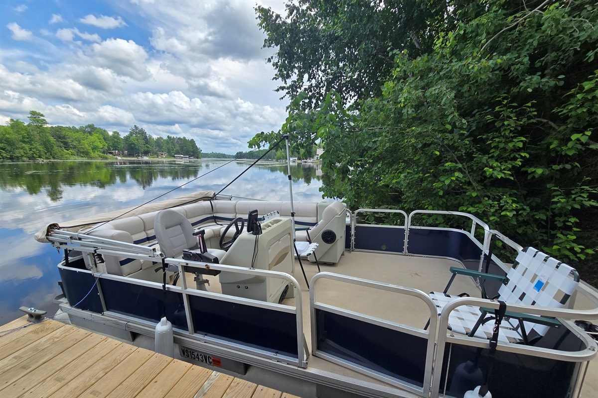 Pontoon available for rent during your stay. Don't worry after booking we'll reach out with more details :)