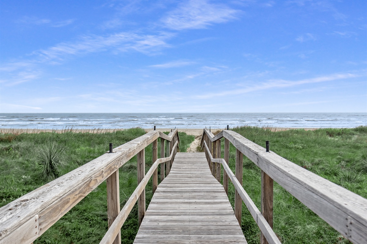 d1d61f04897940efb8c21570f45d828a Large | Beachhouse | Texas | TX | Vacation Homes | Galveston | Crystal Beach | Kokomo | Breezy Days | Beachfront Elegance | Sunrise Serenity | Southern Sands Property Management, LLC