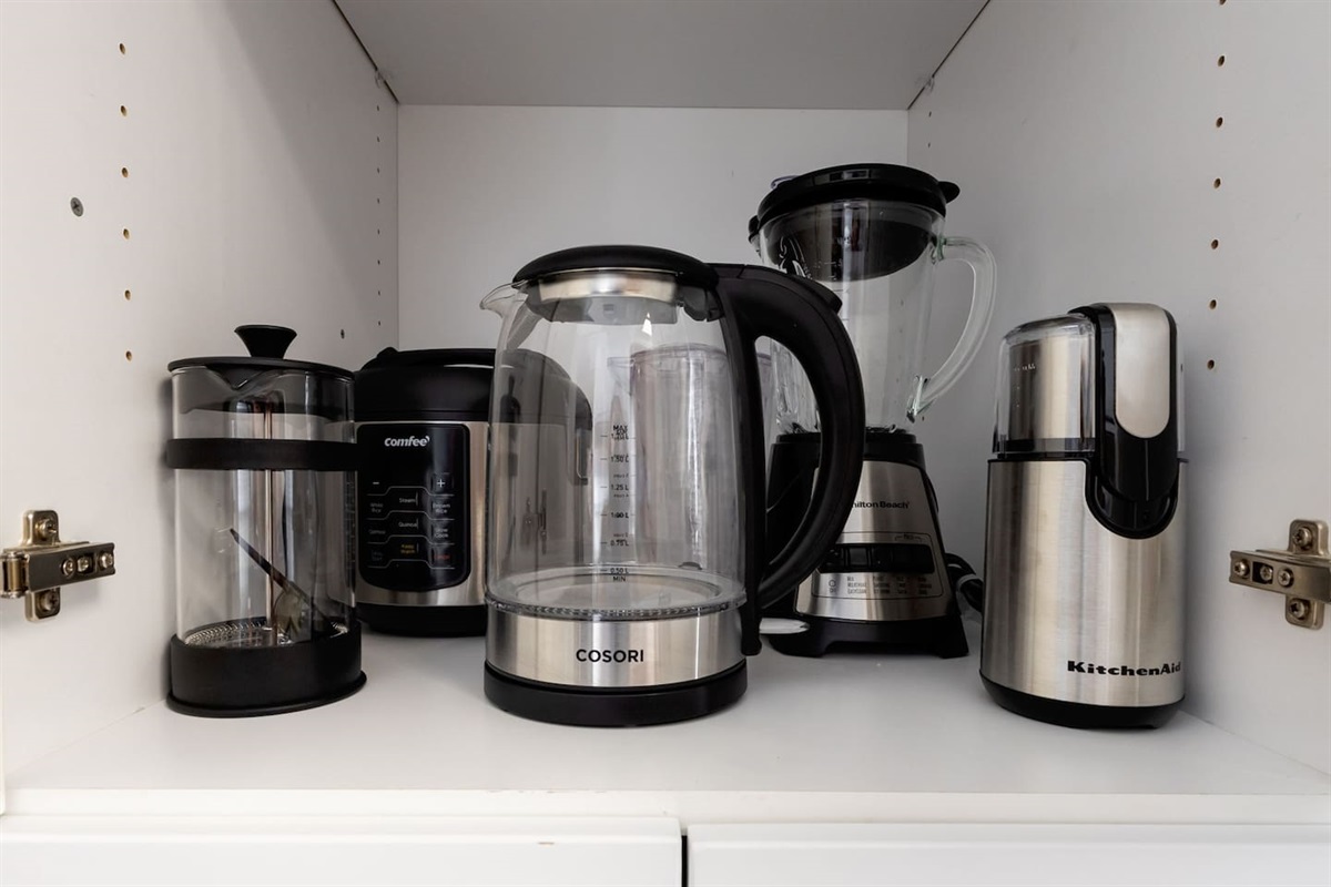 ☕ Whether you're blending smoothies, grinding beans, or brewing fresh coffee, this setup has you covered. Ideal for early risers, wellness lovers, or that morning pick-me-up before hitting SeaWorld, a game, or your next meeting.