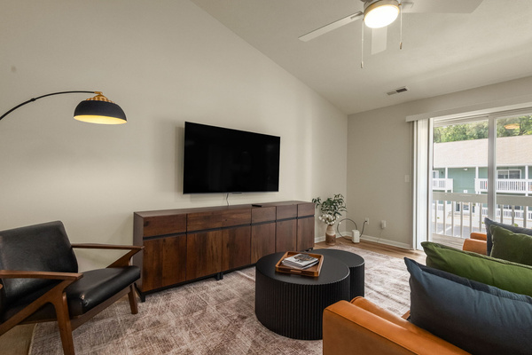 Luxury 2BR/2BA Condo | Walk to Notre Dame, photo 5