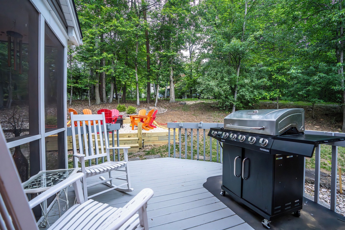 Grill deck, adjoining screened in porch
