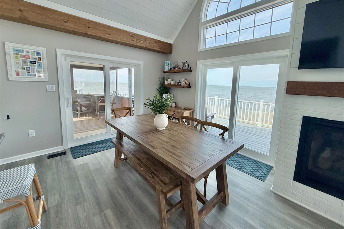 Treat yourself to the ultimate vacation experience with these breathtaking panoramic ocean views. This dining space is the perfect backdrop for creating unforgettable memories with friends and family.