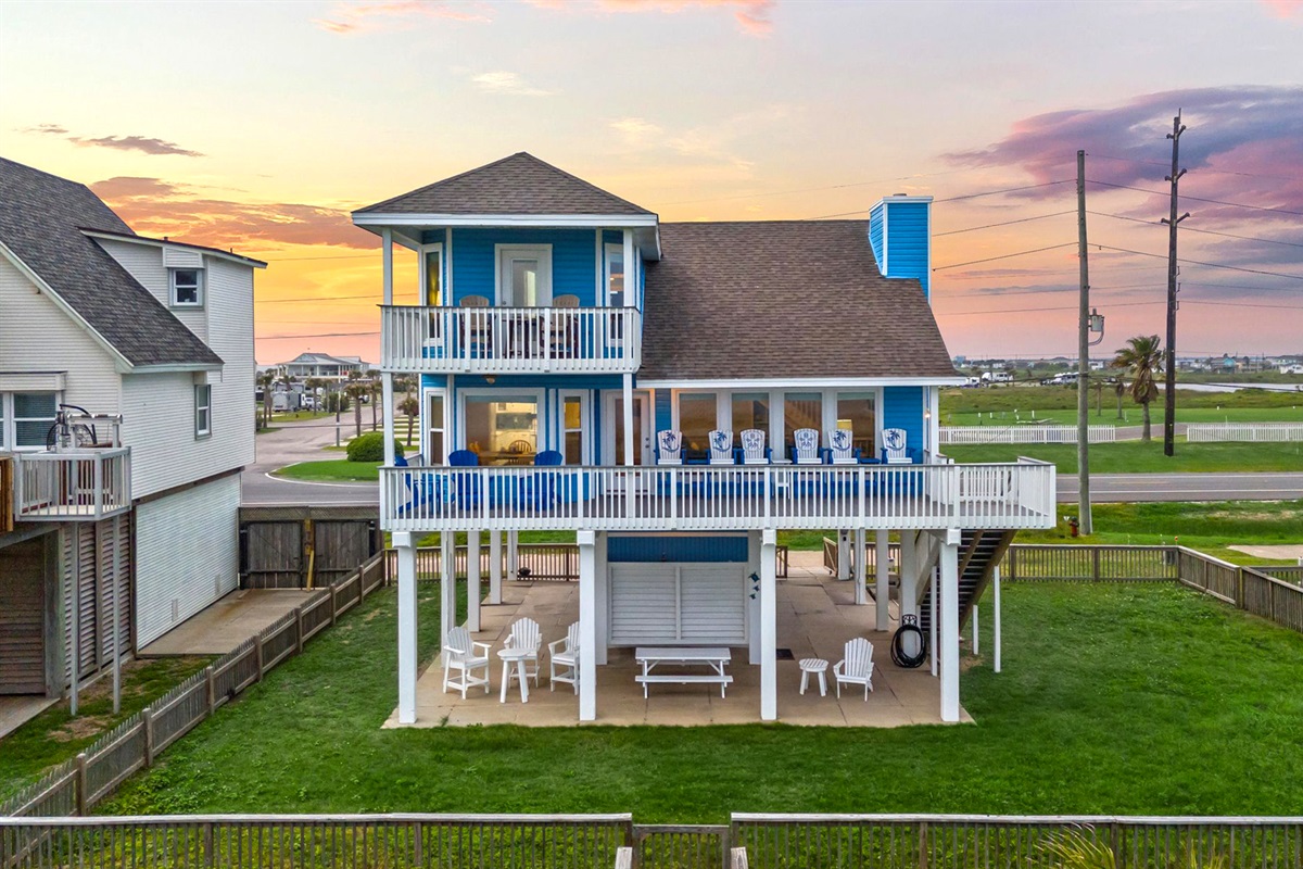 d1ef47cf38f744b49e68489bc8d91e84 Large | Beachhouse | Texas | TX | Vacation Homes | Galveston | Crystal Beach | Kokomo | Breezy Days | Beachfront Elegance | Sunrise Serenity | Southern Sands Property Management, LLC
