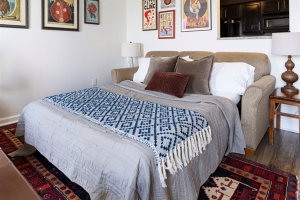 Additional sleeping on the pullout sofa