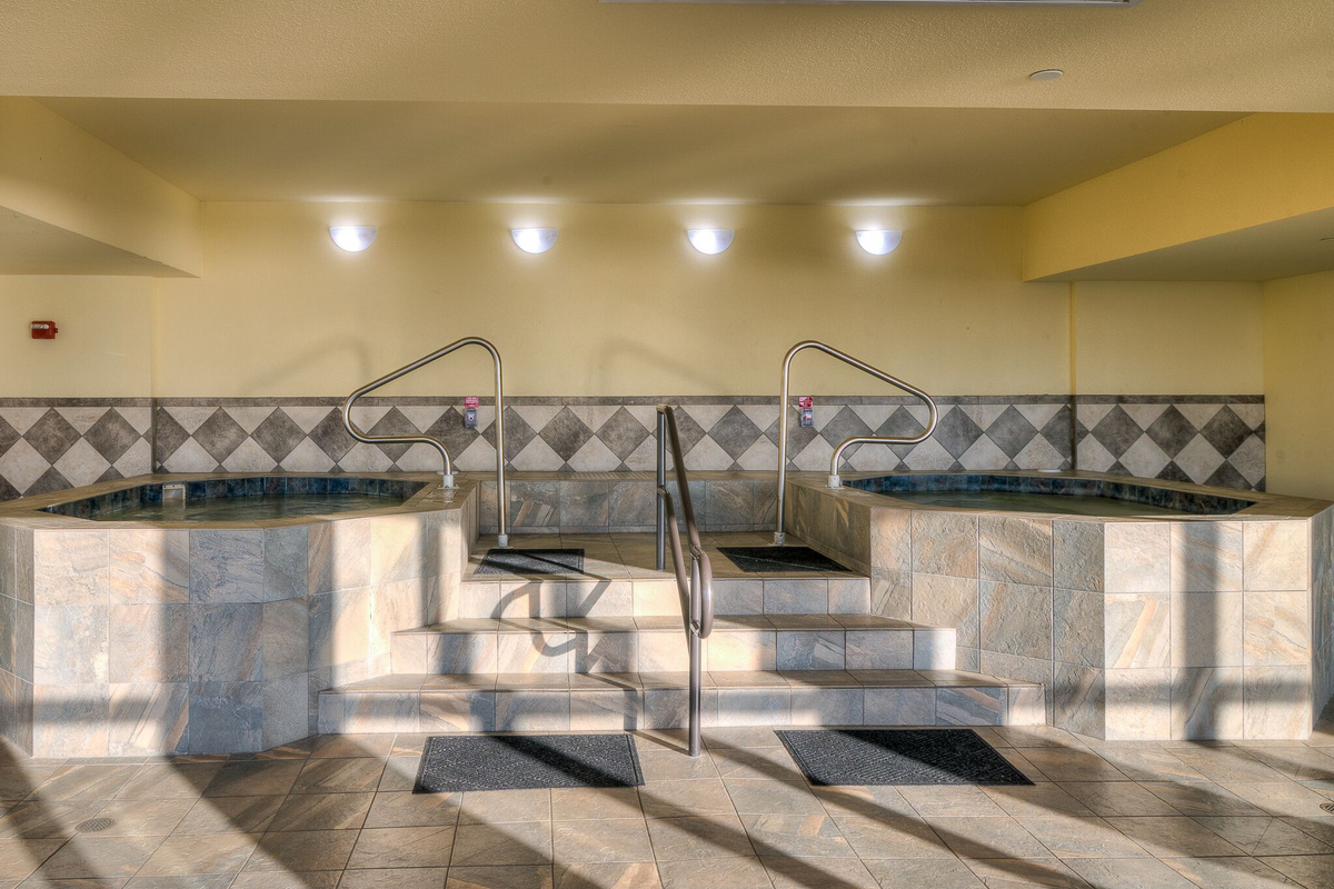Hot Tubs in Exercise & Sauna Area on Level 14