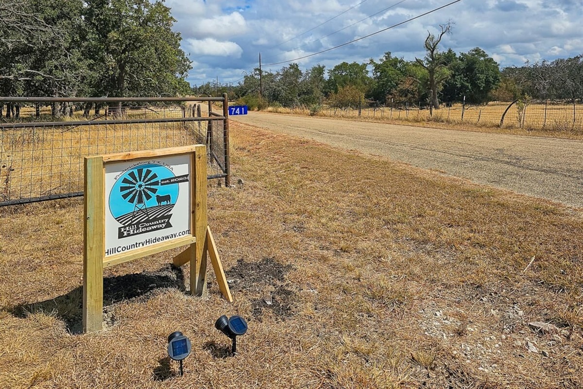 Welcome to Hill Country Hideaway! Welcome to fun and relaxation with outdoor games that add a playful touch to your stay.