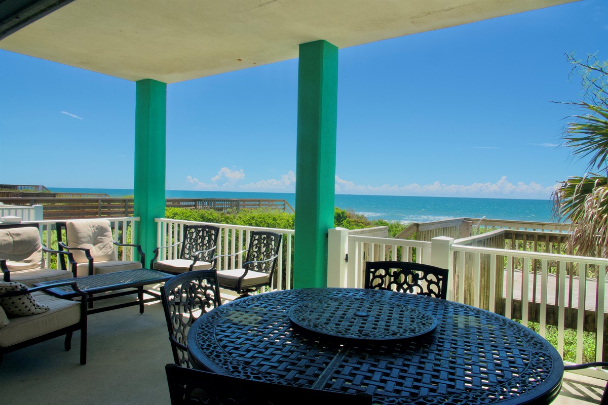 Sun- Outdoor dining table with lounge
