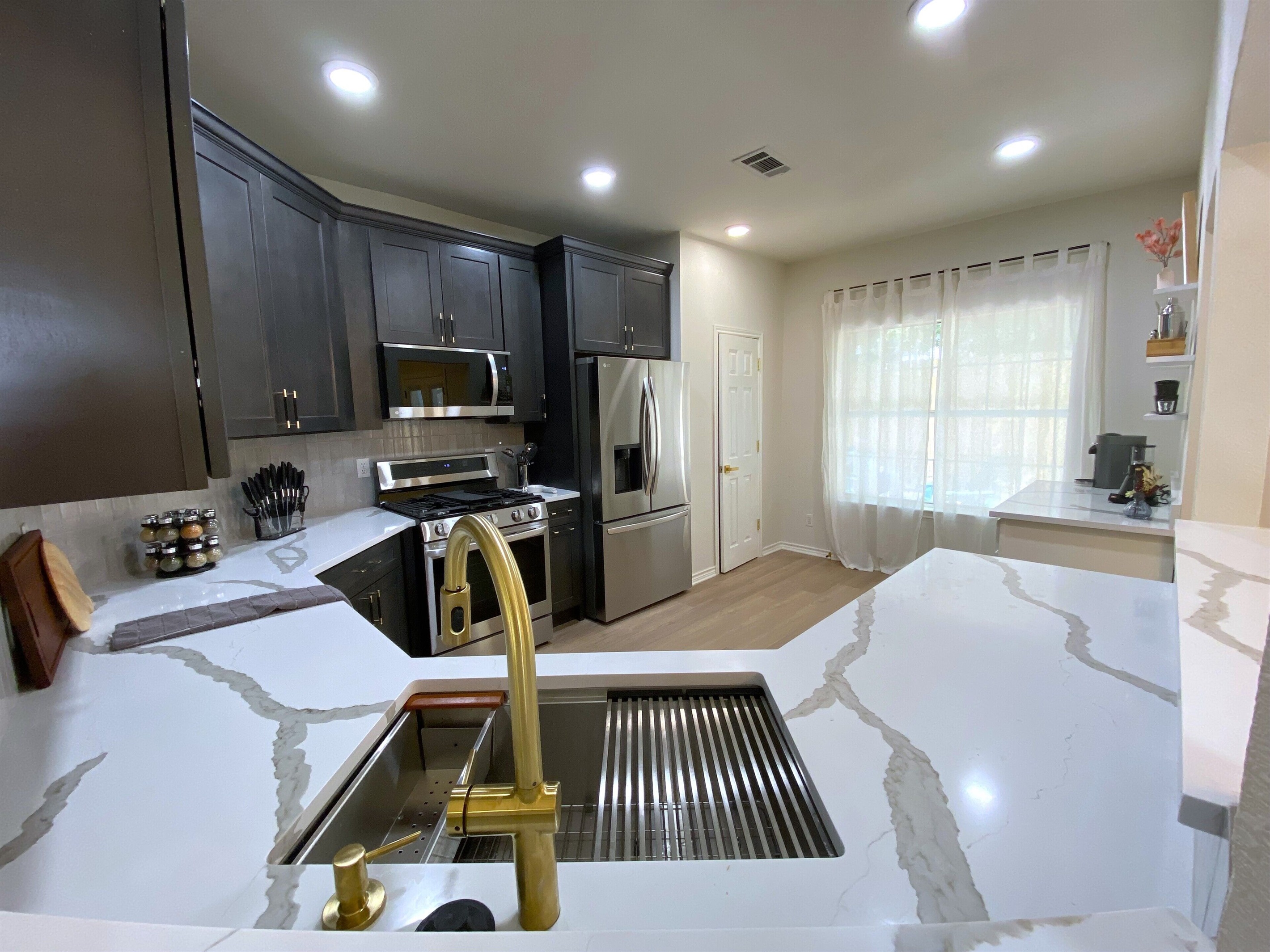 Cook in style in our modern kitchen, featuring sleek countertops, stainless steel appliances, & a spacious layout set for any culinary adventure. Whether you're brewing morning coffee or preparing a gourmet meal, this kitchen has everything you need!