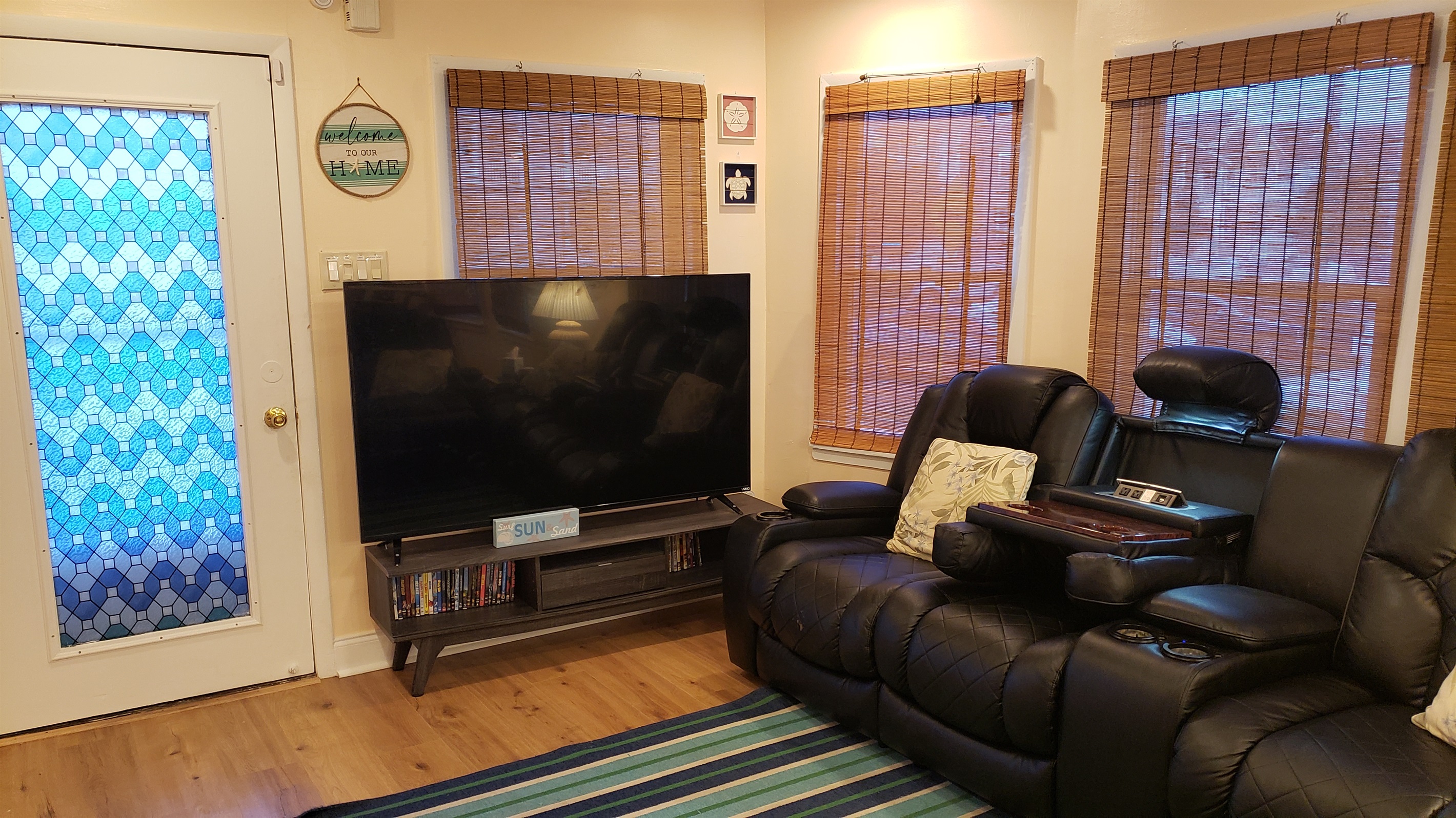 A Sandcrab & Jellyfish Walk Into a Sand-Bar 5