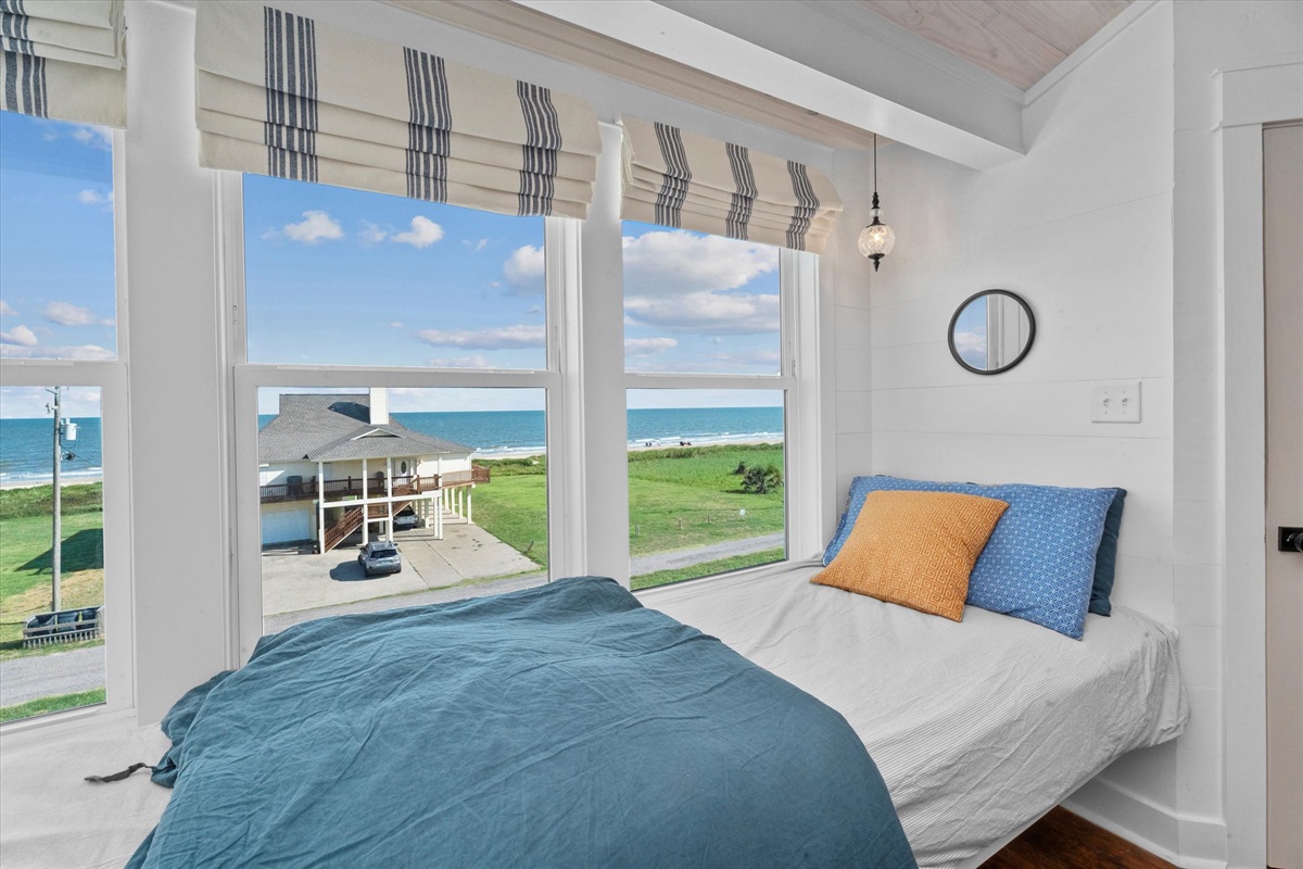 d20fc1d68e964d048afc14fdabbe3dde Large | Beachhouse | Texas | TX | Vacation Homes | Galveston | Crystal Beach | Kokomo | Breezy Days | Beachfront Elegance | Sunrise Serenity | Southern Sands Property Management, LLC