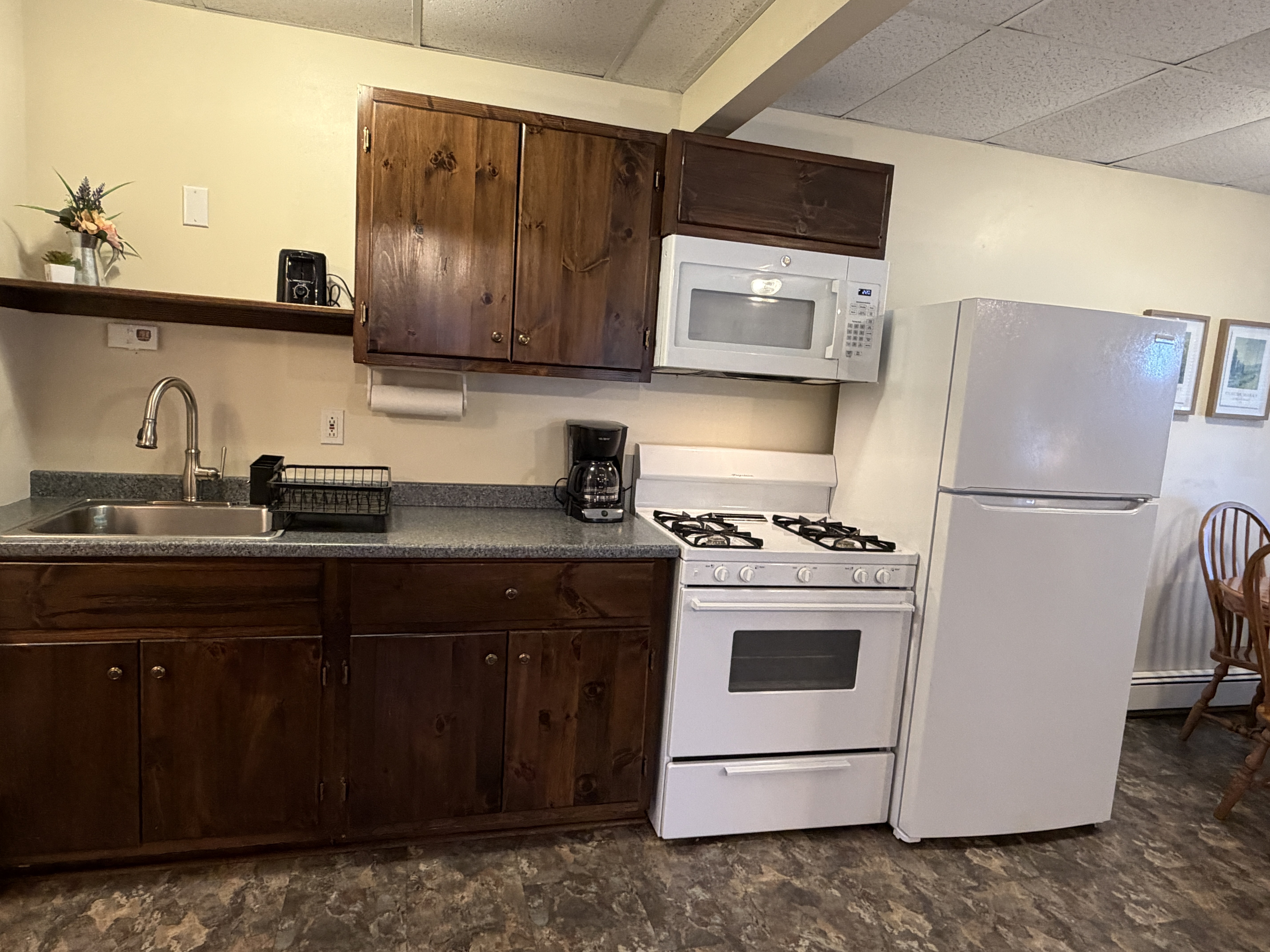 Eat-in Kitchen
