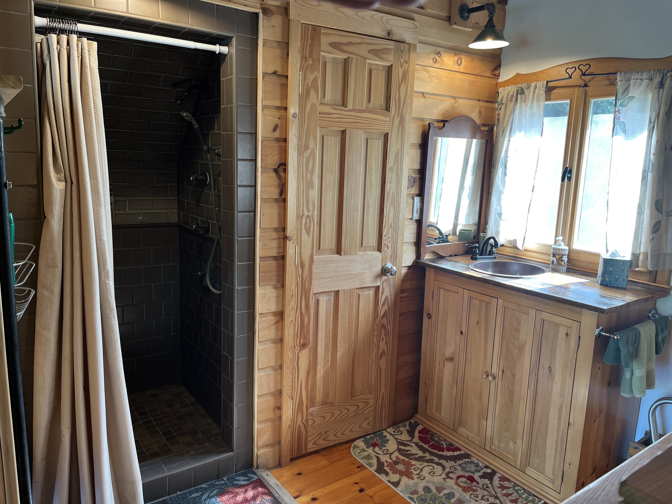 2nd floor loft bath area w/ shower