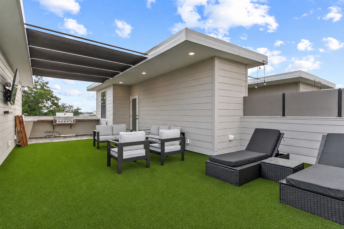 Rooftop Patio with Gas Grill
