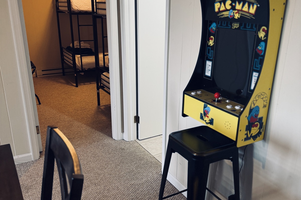 Game Room Fun with amazing views! We have a large sectional sofa, 55" Roku smart TV, gas fireplace, pool table with ping pong table insert, game table, books, games, puzzles, etc. Come play!