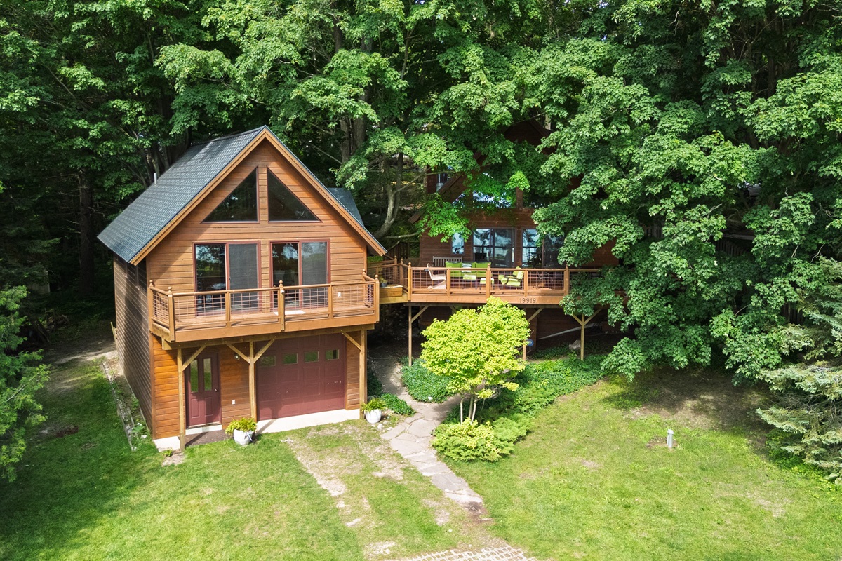 The Dragonfly Nest is a beautifully crafted luxury modern chalet nestled on Lake Ann, where rustic meets comfort. Featuring modern amenities, stunning water views, and serene natural surroundings, it’s the perfect retreat for both relaxation and adventure