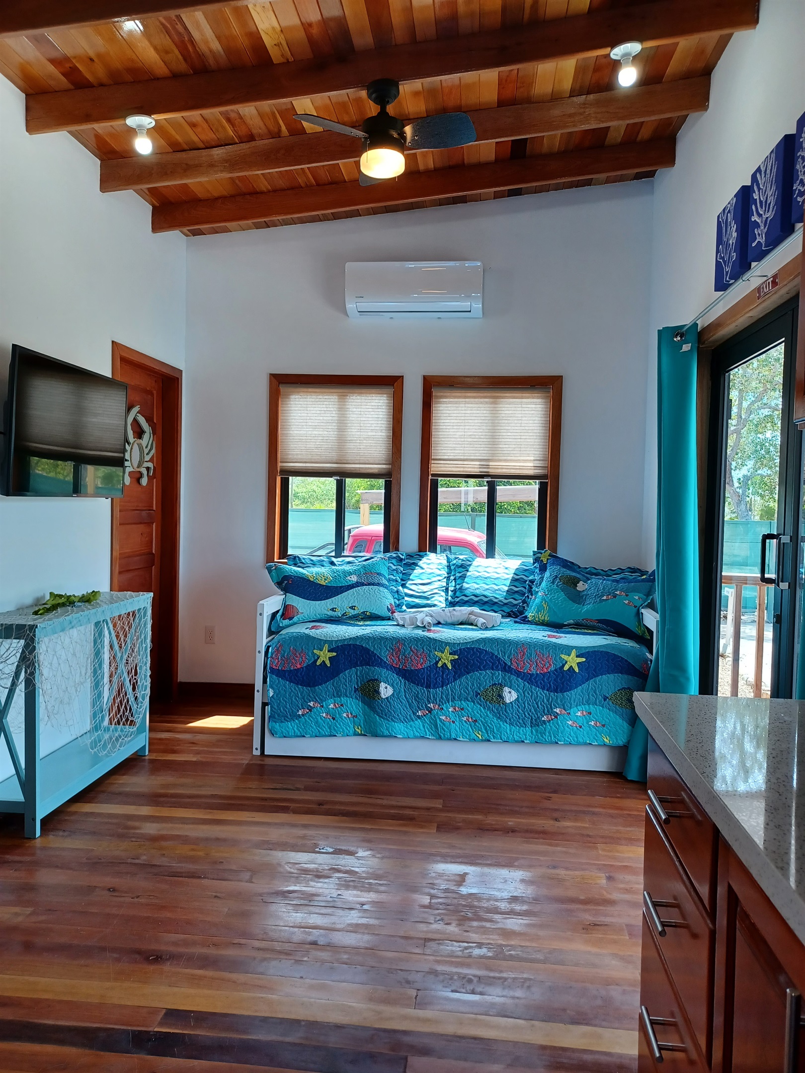 Starfish living area with Air conditioning and TV