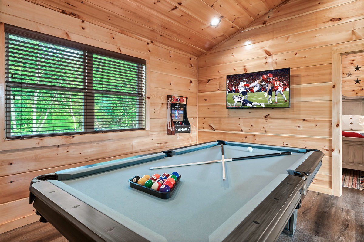 Game room with entertainment for the whole family!