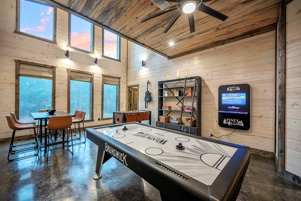 Arcade has over 4000 games.  Play classics like Ninja Turtles, original Super Mario, Mortal Kombat, and many more