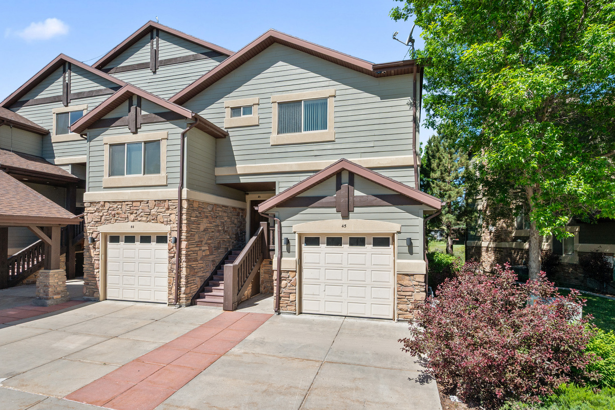 Charming exterior with convenient driveway parking and easy access to year-round adventures, including boating, hiking, skiing, and mountain biking.