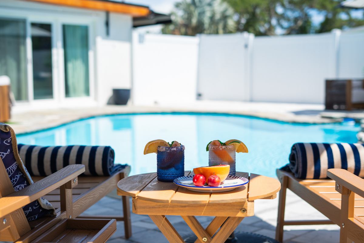 Pour something cold, pull up a chair, and let the afternoon disappear. The Sailhouse pool deck was made for exactly this moment.