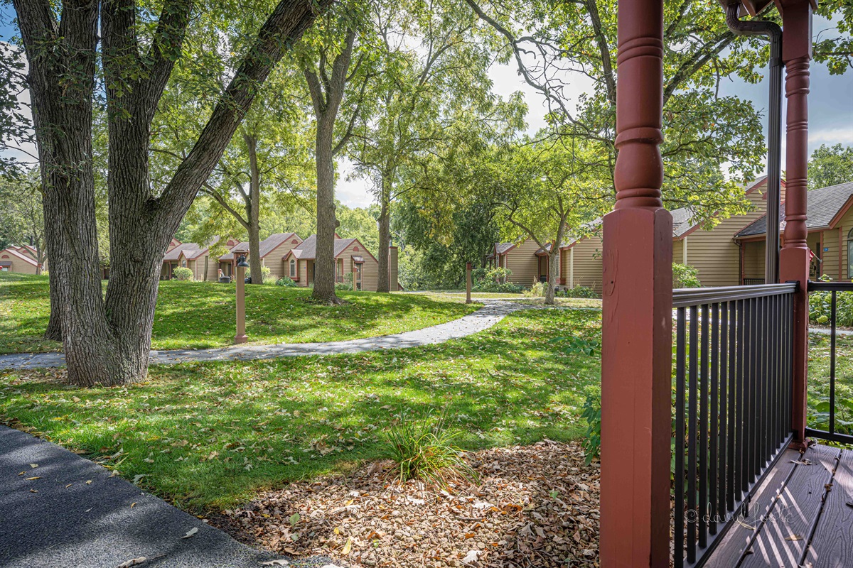 Quiet and serene setting with miles of trails, bird watching, stargazing, and many attractions nearby