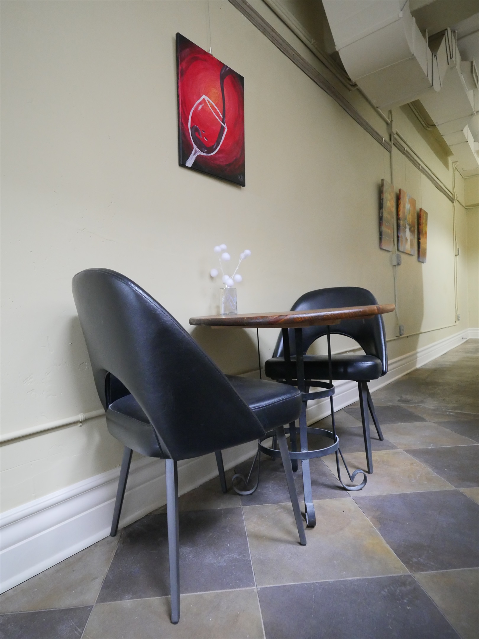 Cozy Space to Work or Eat