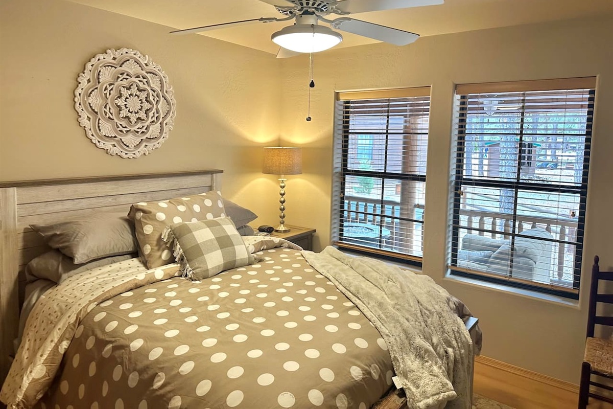 2nd bedroom with queen bed. All linens/blankets provided!