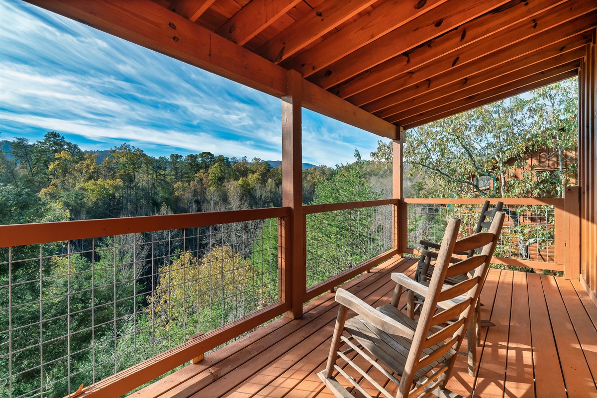Let mountain breezes and endless views wrap around you as you rock gently on the deck and slow everything down.
