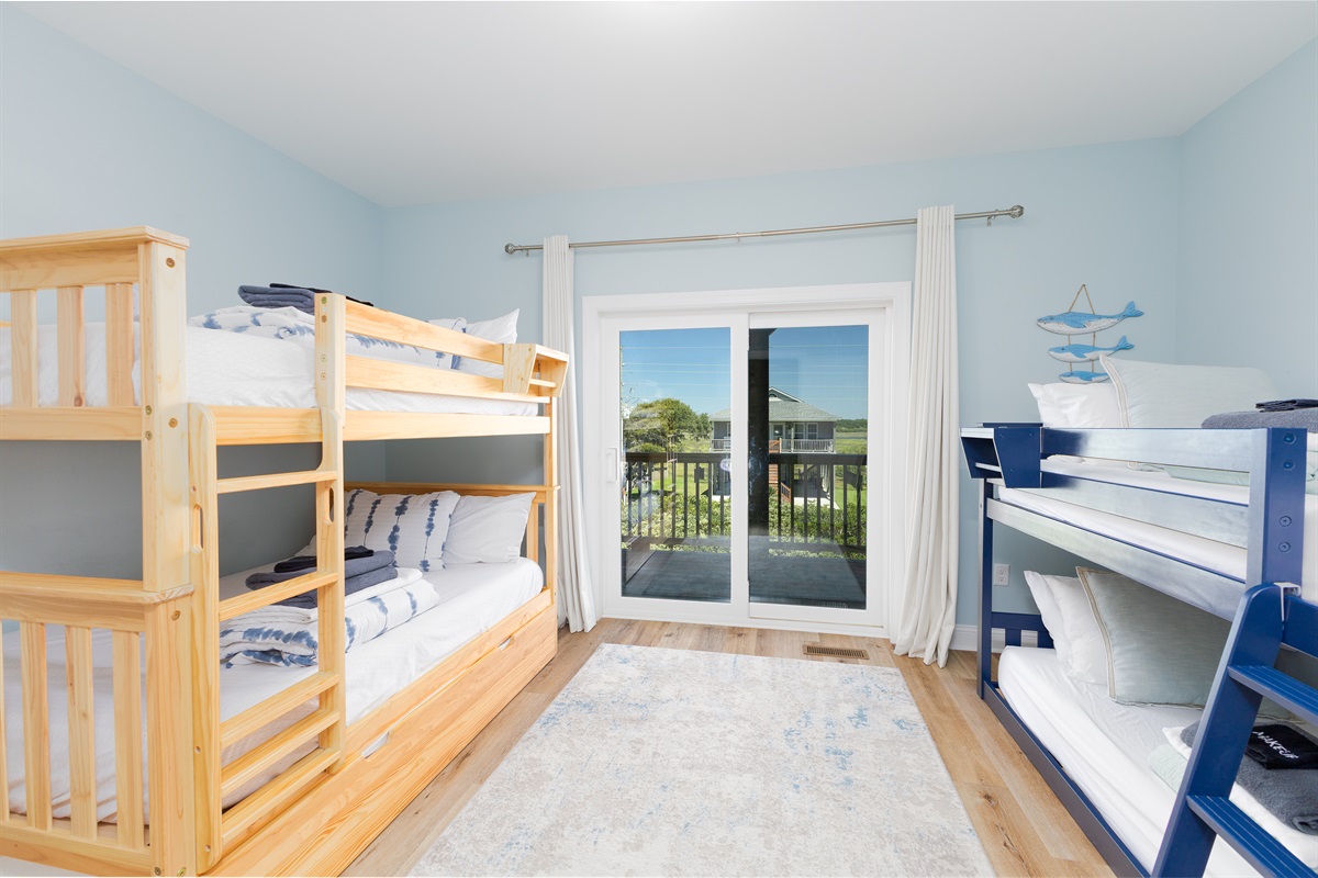 !st floor kid's room with balcony access!