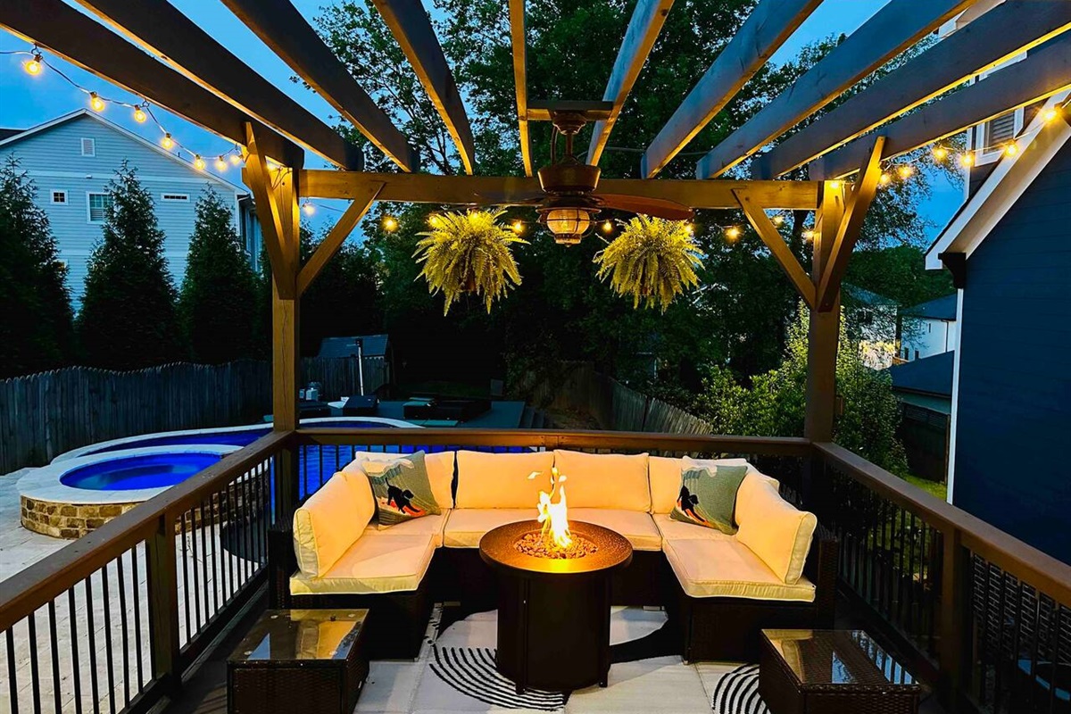 Sit on the patio off the kitchen and enjoy a glass of wine or cocktail while enjoying the fire and sound of the pool bubbling in the background. (Note: Quiet hours after 10pm.)