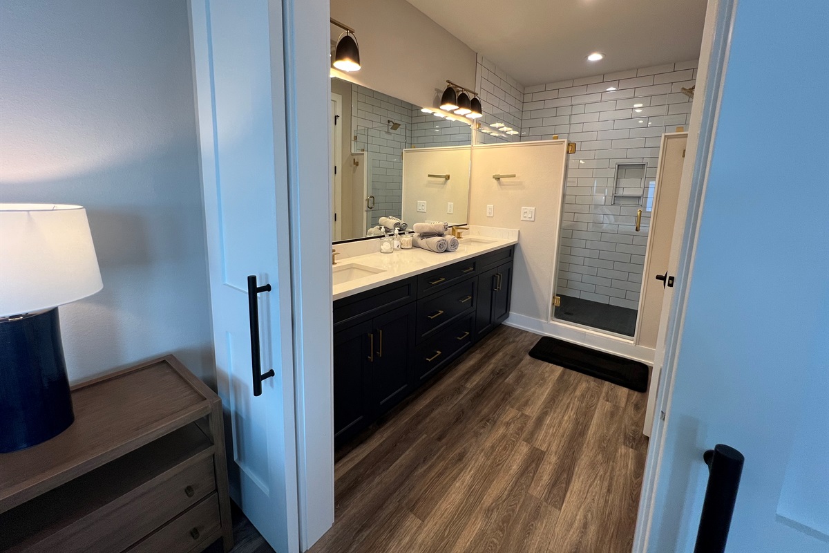Top floor king ensuite.