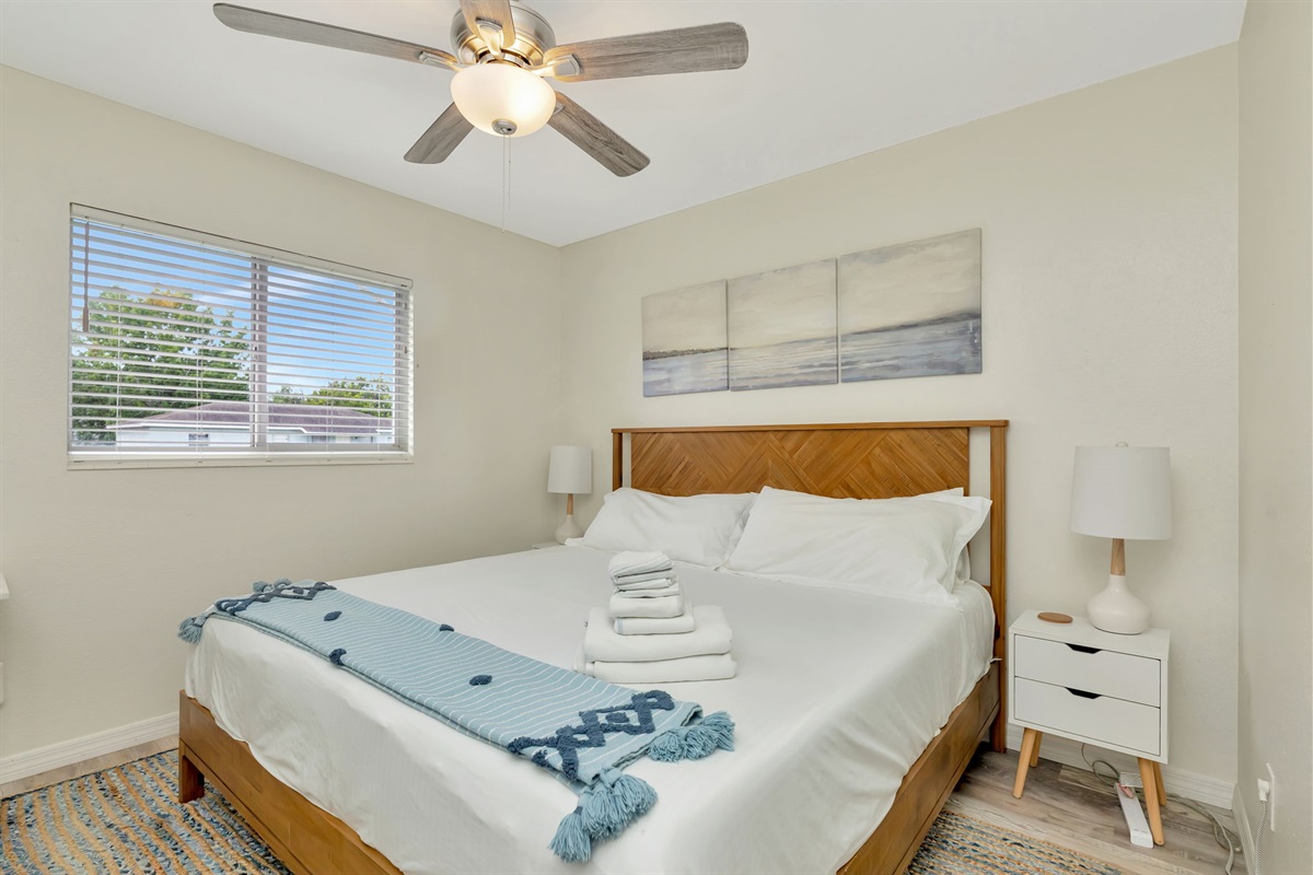 Main bedroom (King bed)
