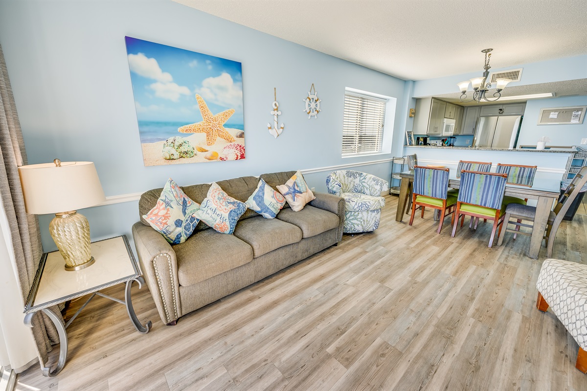 Living Room with Stunning Views🌊☀️
