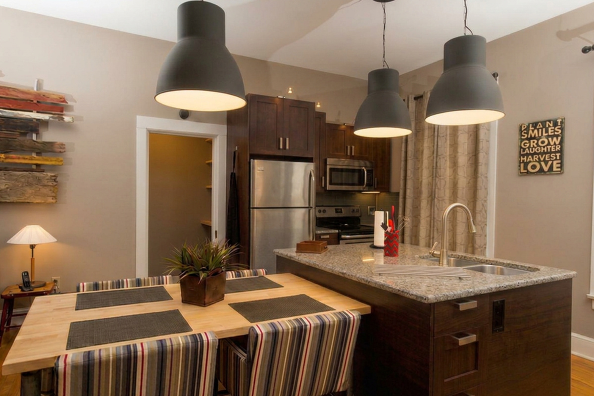 Plantera’s kitchen features full-size refrigerator, range, microwave and dishwasher and every convenience