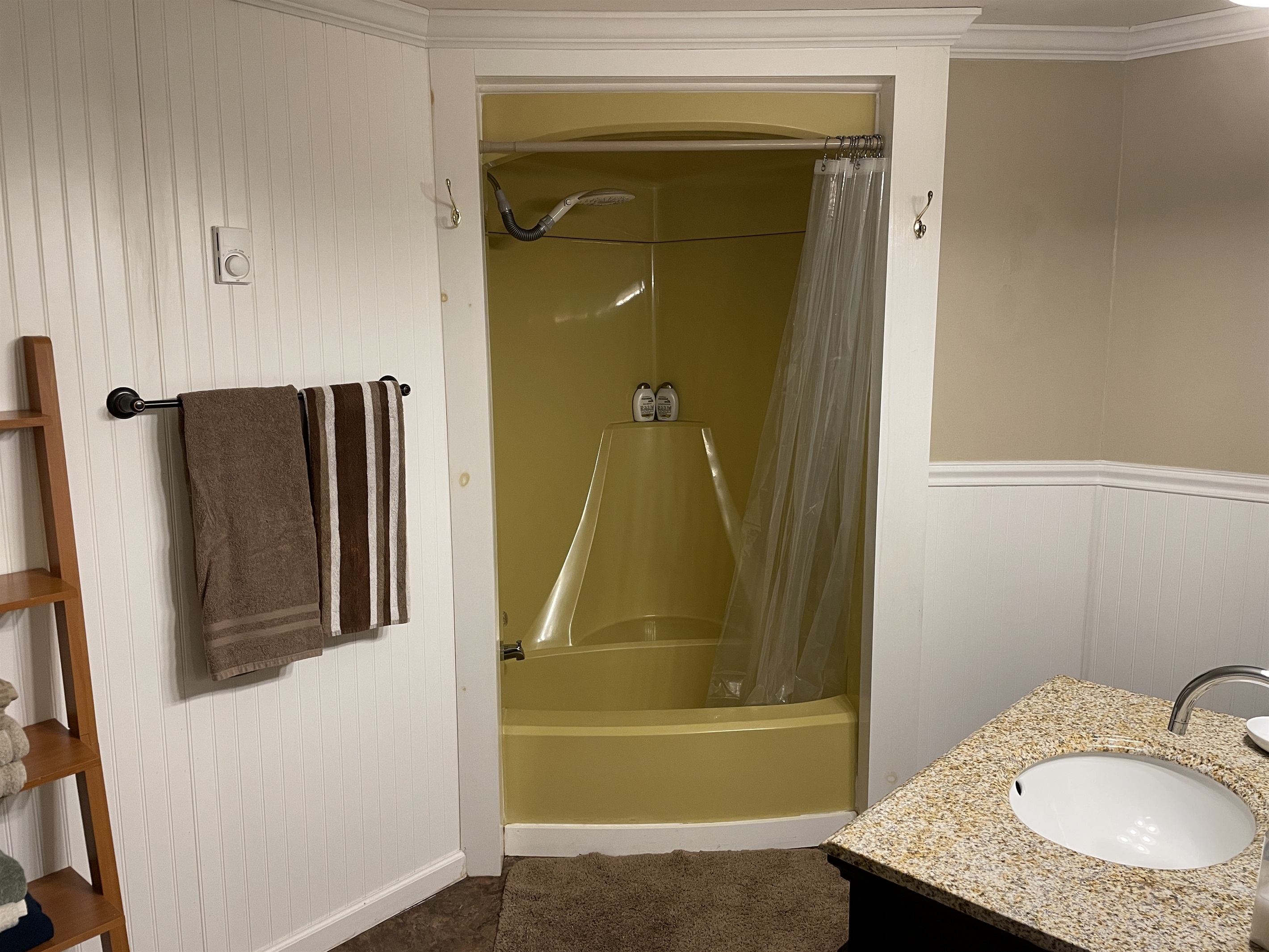 Bath off hallway w/ shower that has built-in seat